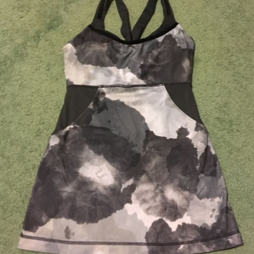 Lululemon Workout Top w Bra